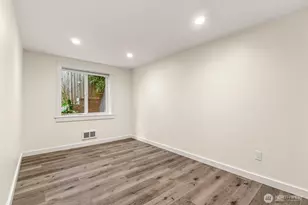 9251 Ashworth Ave N, Seattle, WA 98103 - Photo 10