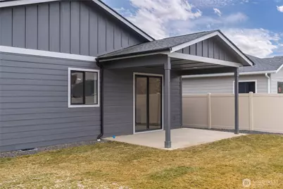 585 S Perry Avenue, East Wenatchee, WA 98802 - Photo 10