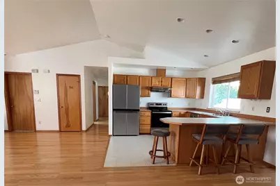 878 Mount Olympus Avenue SE, Ocean Shores, WA 98569 - Photo 6