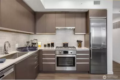 800 Columbia Street #512, Seattle, WA 98104 - Photo 2