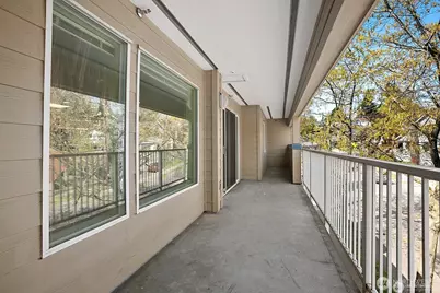 3919 Latona Avenue NE #402, Seattle, WA 98105 - Photo 16