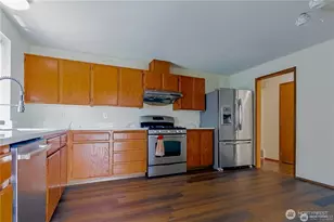512 N 104th St, Seattle, WA 98133 - Photo 8