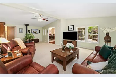 11116 Matthews Way, Anderson Island, WA 98303 - Photo 12