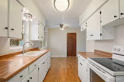 1123 Forest Glen Road, Oak Harbor, WA 98277 - Photo 12