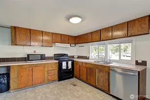 107 Guinevere Ct, Castle Rock, WA 98611 - Photo 6