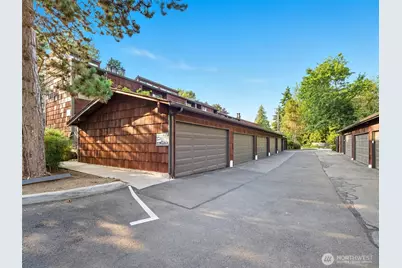 8937 Ravenna Avenue NE, Seattle, WA 98115 - Photo 30