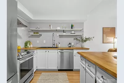 8937 Ravenna Avenue NE, Seattle, WA 98115 - Photo 14