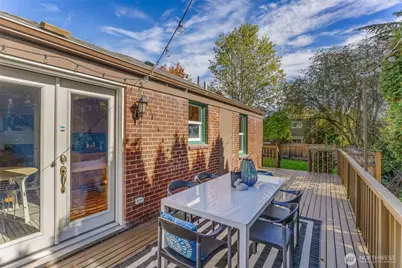 8254 Bagley Avenue N, Seattle, WA 98103 - Photo 10