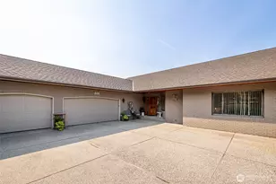 326 23rd St NE, East Wenatchee, WA 98802 - Photo 2