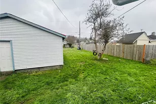 2735 Bay Ave, Hoquiam, WA 98550 - Photo 2