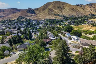 1001 Westmorland Dr, Wenatchee, WA 98801 - Photo 2