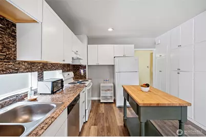 5020 7th Avenue NE, Seattle, WA 98105 - Photo 10