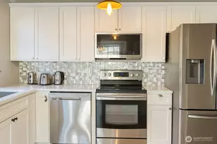 1723 SW 324th St, Federal Way, WA 98023 - Photo 6