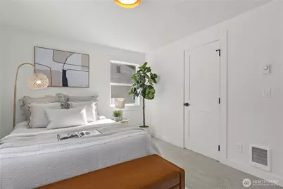 9733 Evanston Avenue N, Seattle, WA 98103 - Photo 12