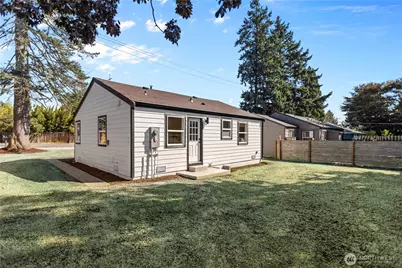 9733 Evanston Avenue N, Seattle, WA 98103 - Photo 16