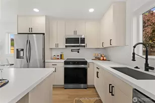 9735 Evanston Ave N, Seattle, WA 98103 - Photo 6