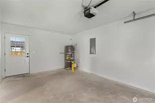 9735 Evanston Ave N, Seattle, WA 98103 - Photo 16