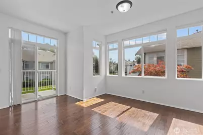 535 241st Lane SE, Sammamish, WA 98074 - Photo 4
