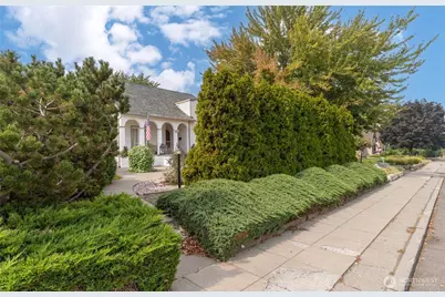 106 N Franklin Avenue, Wenatchee, WA 98801 - Photo 2