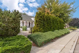 106 N Franklin Ave, Wenatchee, WA 98801 - Photo 2