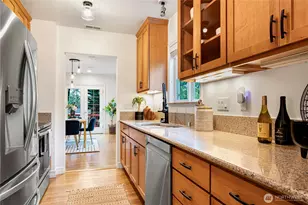 1528 NE 97th St, Seattle, WA 98115 - Photo 10