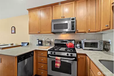 6518 42nd Avenue SW #B, Seattle, WA 98136 - Photo 2