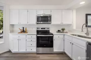 10215 NE 129th Ln, Kirkland, WA 98034 - Photo 18