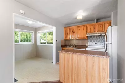 2202 NE 9th Place, Renton, WA 98056 - Photo 8