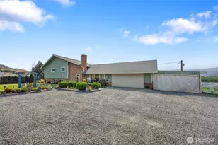 2716 8th St NE, East Wenatchee, WA 98802 - Photo 2