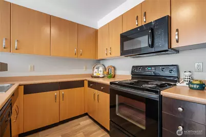 4020 Aurora Avenue N #302, Seattle, WA 98103 - Photo 10