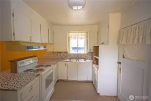 1122 W Spruce St, Port Angeles, WA 98362 - Photo 8