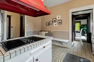 9733 Arrowsmith Ave S, Seattle, WA 98118 - Photo 12