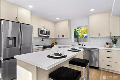 9737 Evanston Avenue N, Seattle, WA 98103 - Photo 10