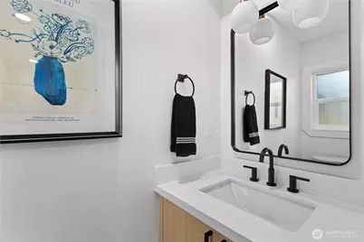 9737 Evanston Avenue N, Seattle, WA 98103 - Photo 16