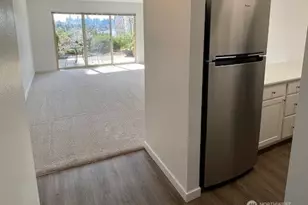 401 NE 40th St, Seattle, WA 98105 - Photo 14