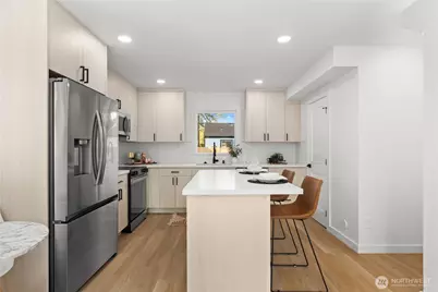 9735 Evanston Avenue N, Seattle, WA 98103 - Photo 4