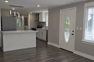 12053 70th Ave S, Seattle, WA 98178 - Photo 2