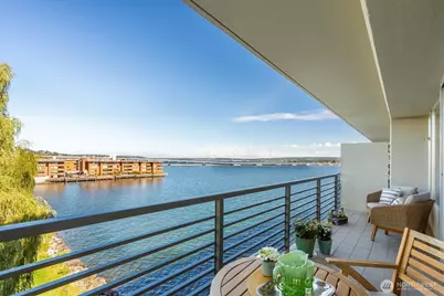 2040 43rd Avenue E #402, Seattle, WA 98112 - Photo 6