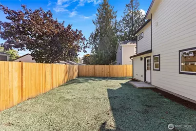 9737 Evanston Avenue N, Seattle, WA 98103 - Photo 32