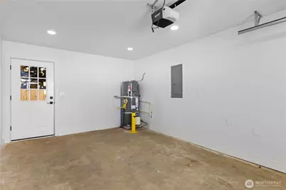 9737 Evanston Avenue N, Seattle, WA 98103 - Photo 28