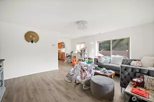 128 NE 125th St, Seattle, WA 98125 - Photo 4