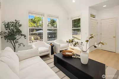 16255 SE 66th St, Bellevue, WA 98006 - Photo 2