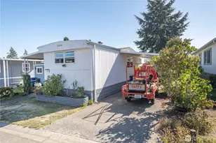 225 NE Ernst St, Oak Harbor, WA 98277 - Photo 4