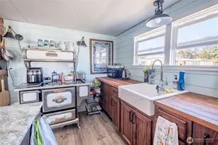 225 NE Ernst St, Oak Harbor, WA 98277 - Photo 6