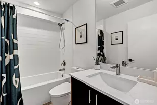 1227 E Roy St, Seattle, WA 98102 - Photo 6