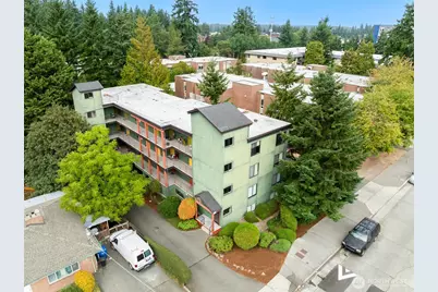 712 N 143rd Street, Seattle, WA 98133 - Photo 2