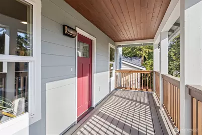 9547 Wallingford Avenue N, Seattle, WA 98103 - Photo 4