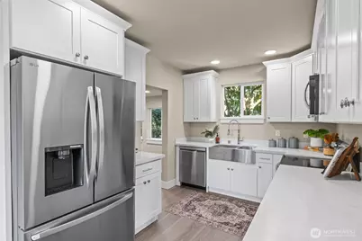 9547 Wallingford Avenue N, Seattle, WA 98103 - Photo 14