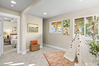 9547 Wallingford Avenue N, Seattle, WA 98103 - Photo 32