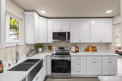 9547 Wallingford Avenue N, Seattle, WA 98103 - Photo 16